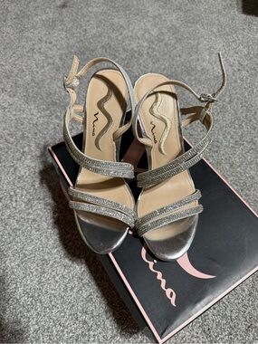 Women’s Nina Sparkly Heels -Size 6